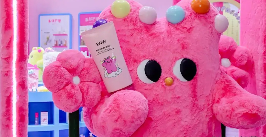 RNW×奶噗噗:当“毛孔护理专家”遇上治愈系顶流